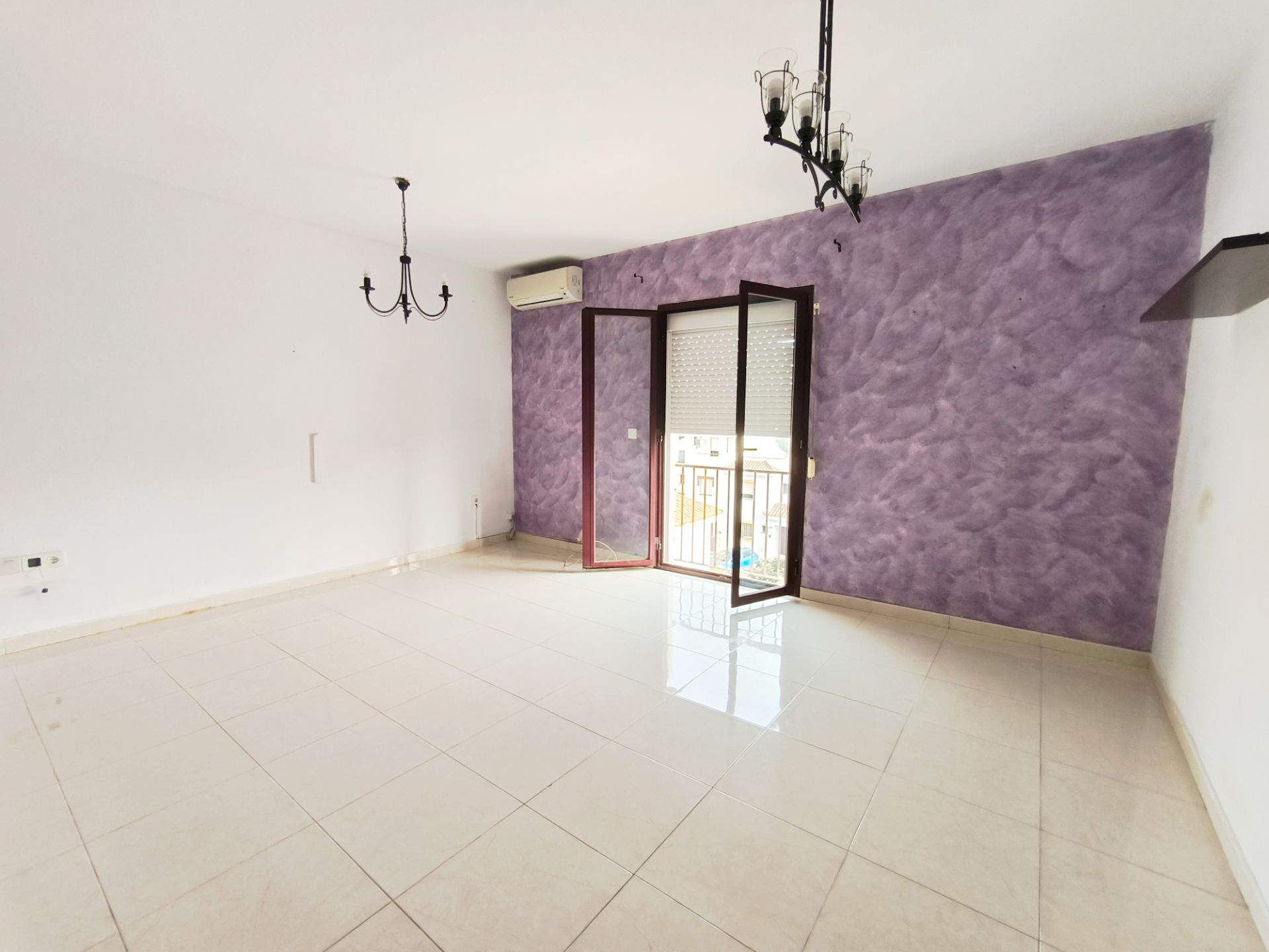 Sala d'estar de Casa adosada en venda en San Roque amb Aire condicionat, Terrassa i Balcó