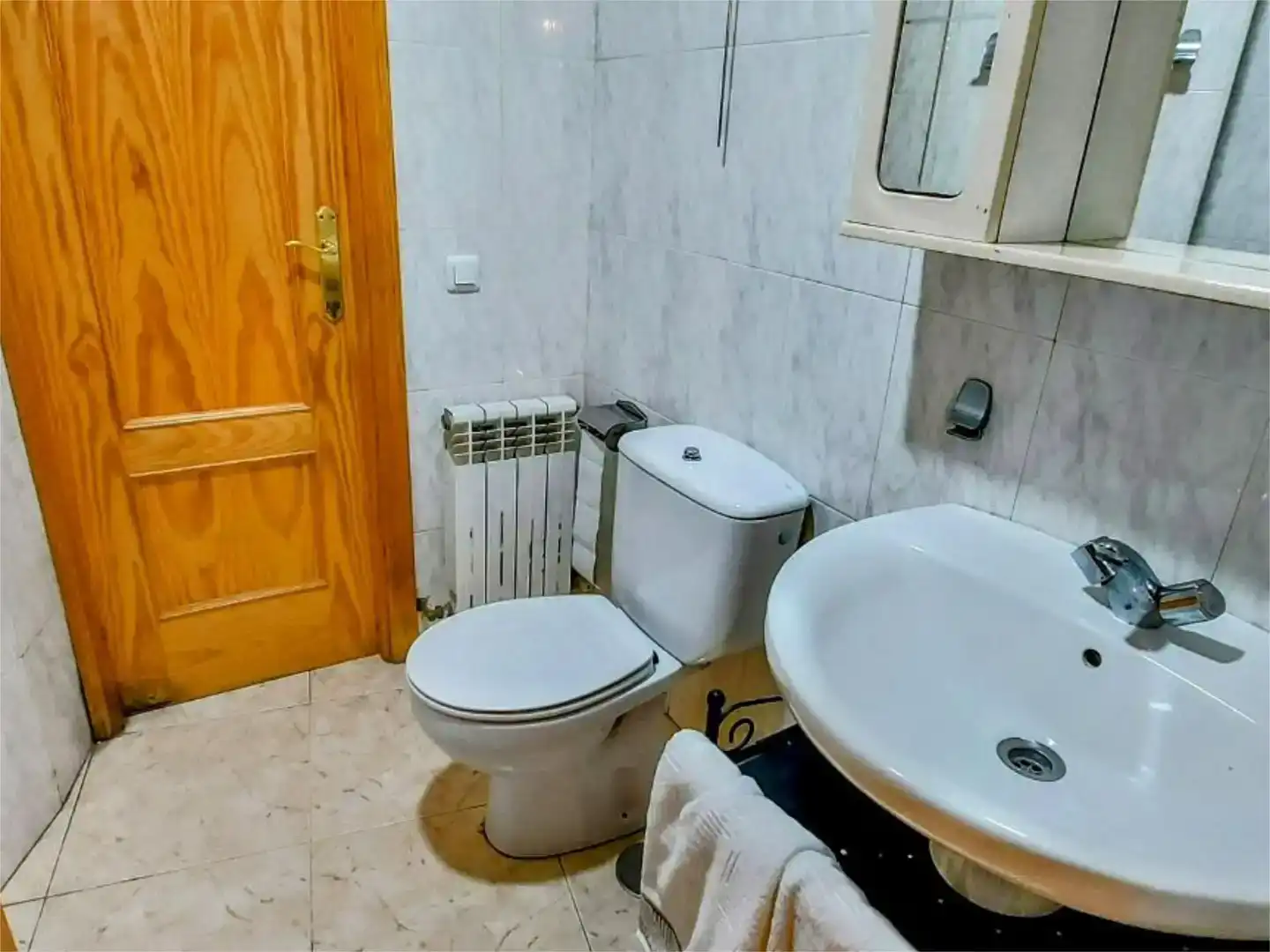 Baño de Piso en venta en Ayllón con Parquet, Trastero y Balcón