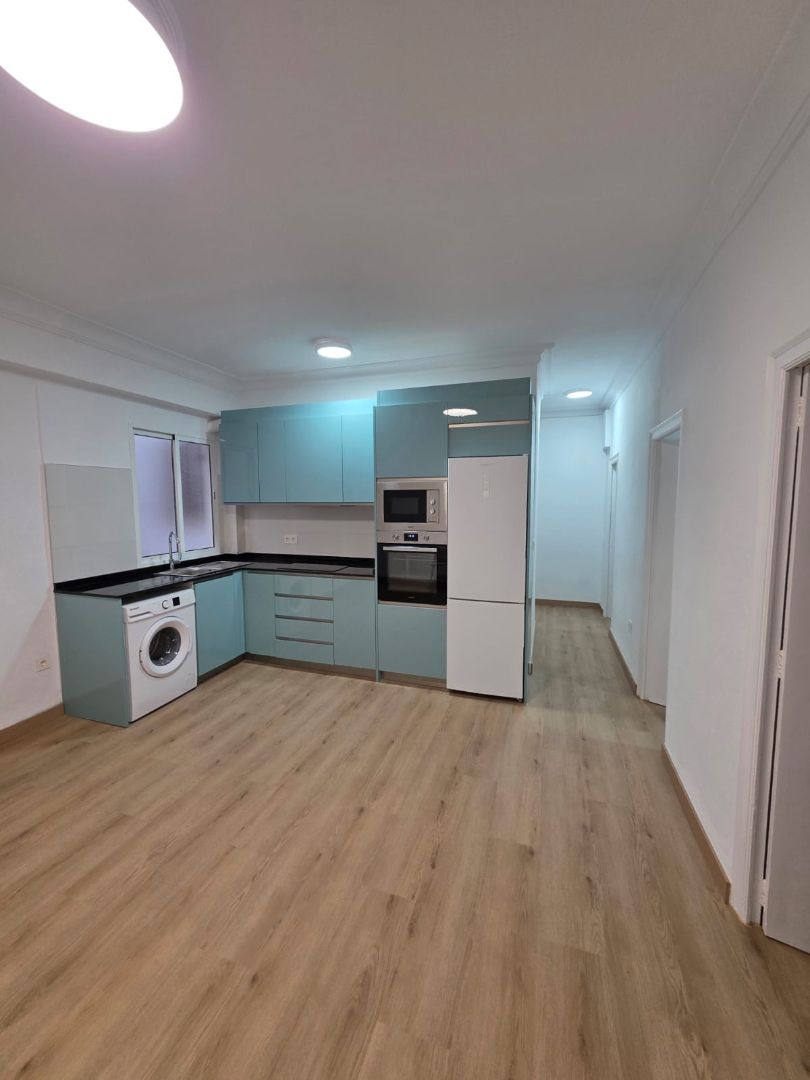 Kitchen of Flat to rent in  Valencia Capital  with Oven, Washing machine and Microwave