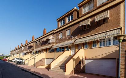 Vista exterior de Casa o xalet en venda en Alicante / Alacant amb Aire condicionat, Terrassa i Piscina