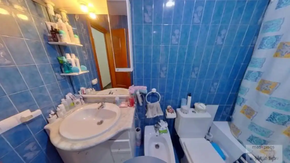 Bathroom of Flat for sale in L'Hospitalet de Llobregat