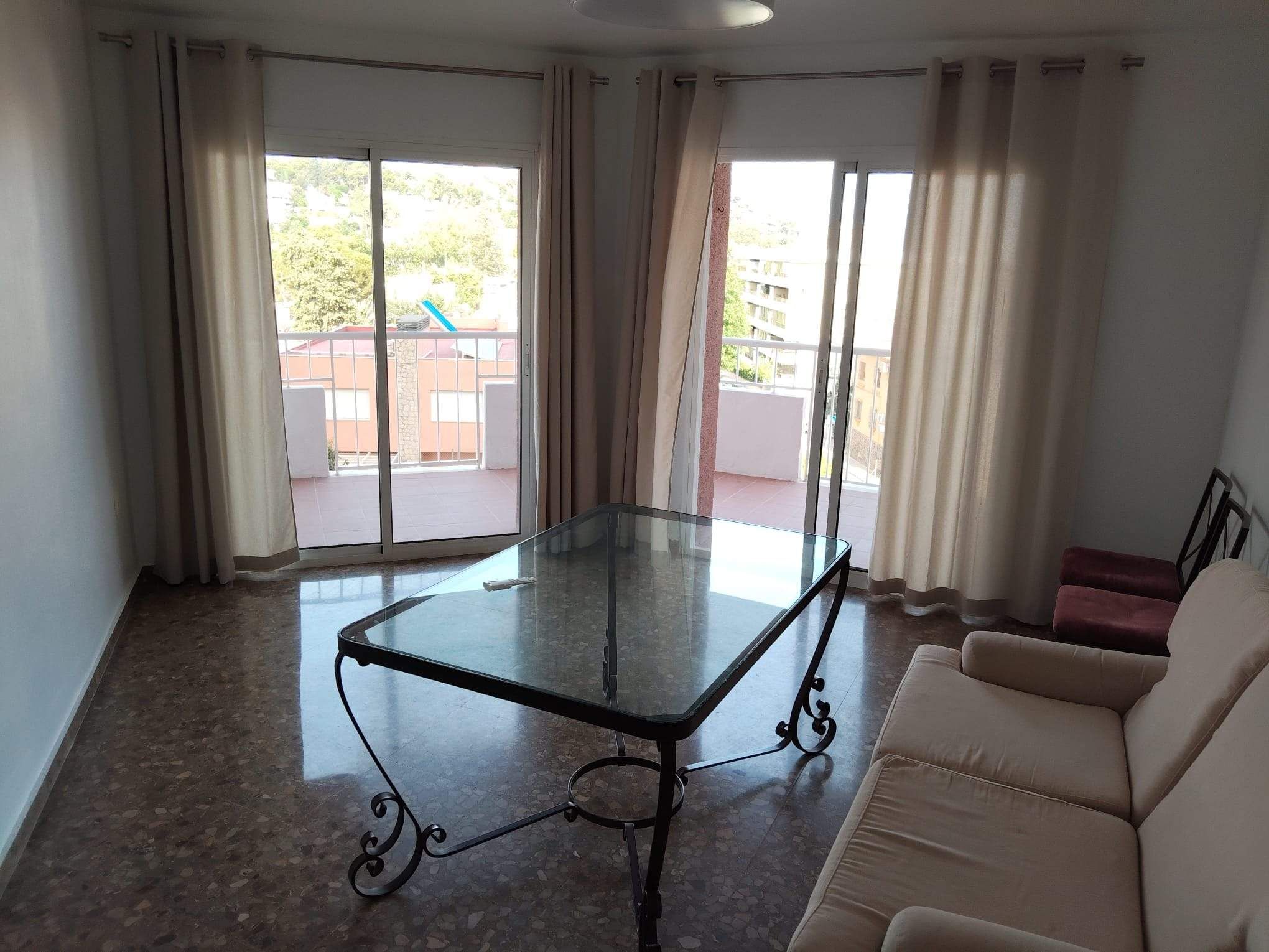 Sala d'estar de Apartament de lloguer en Málaga Capital amb Calefacció, Terrassa i Piscina comunitària