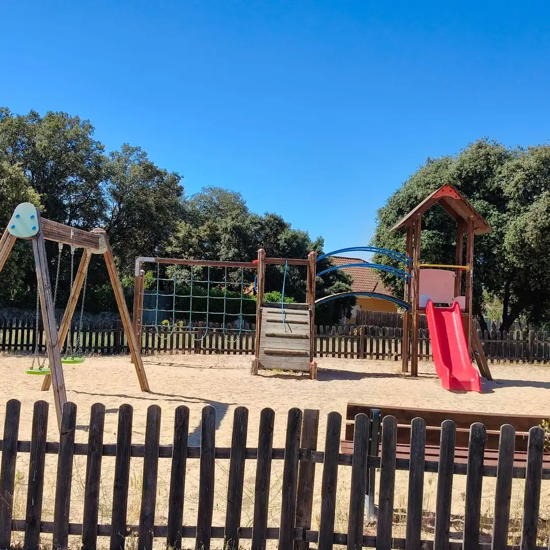 Aparcament de Casa o xalet en venda en Valdemorillo amb Piscina comunitària