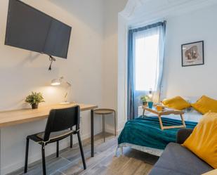 Dormitori de Apartament per a compartir en  Valencia Capital amb Rentadora, Microones i TV