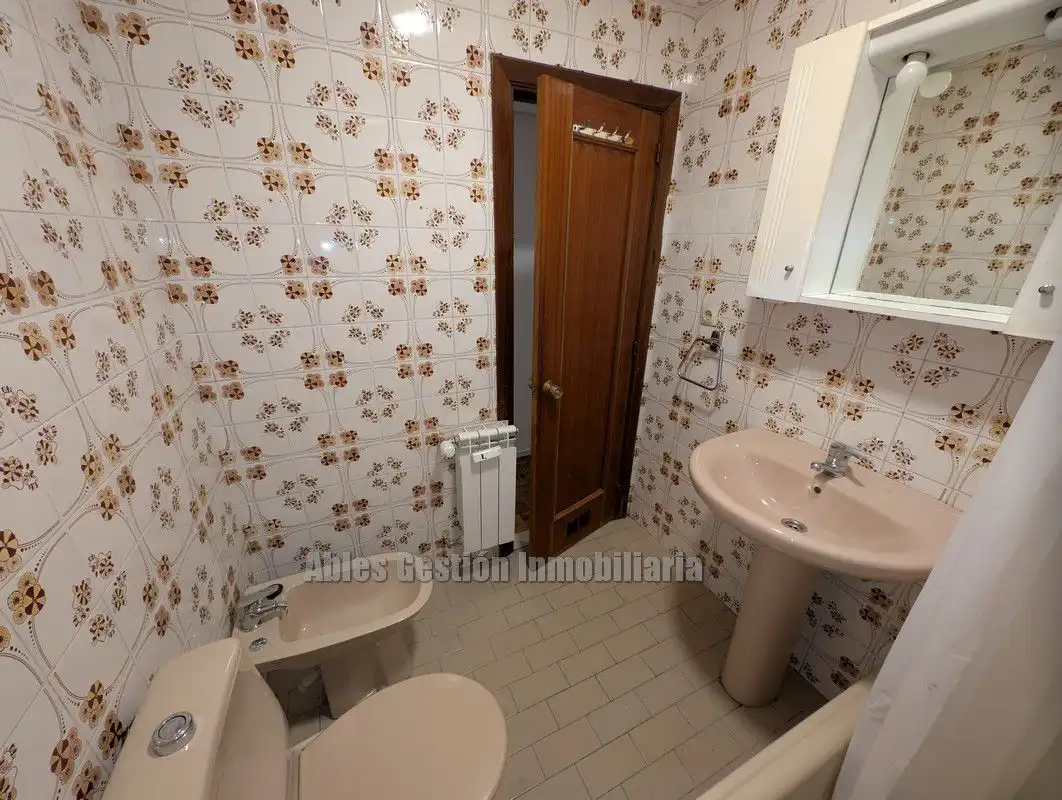 Baño de Piso en venta en Oviedo  con Calefacción, Parquet y Terraza