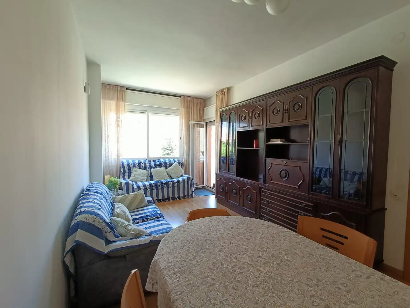Sala de estar de Piso en venta en L'Hospitalet de Llobregat con Amueblado y Balcón