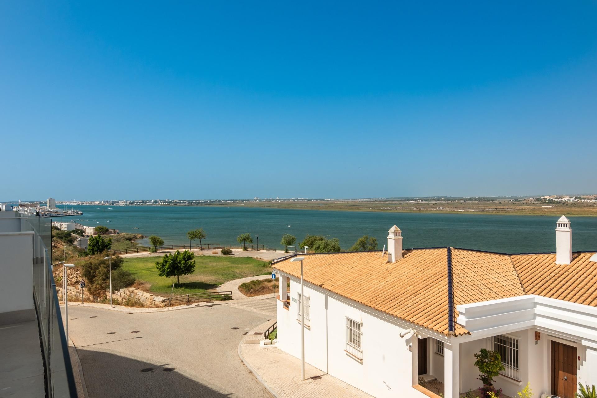 Exterior view of Duplex for sale in Ayamonte  with Air Conditioner and Terrace