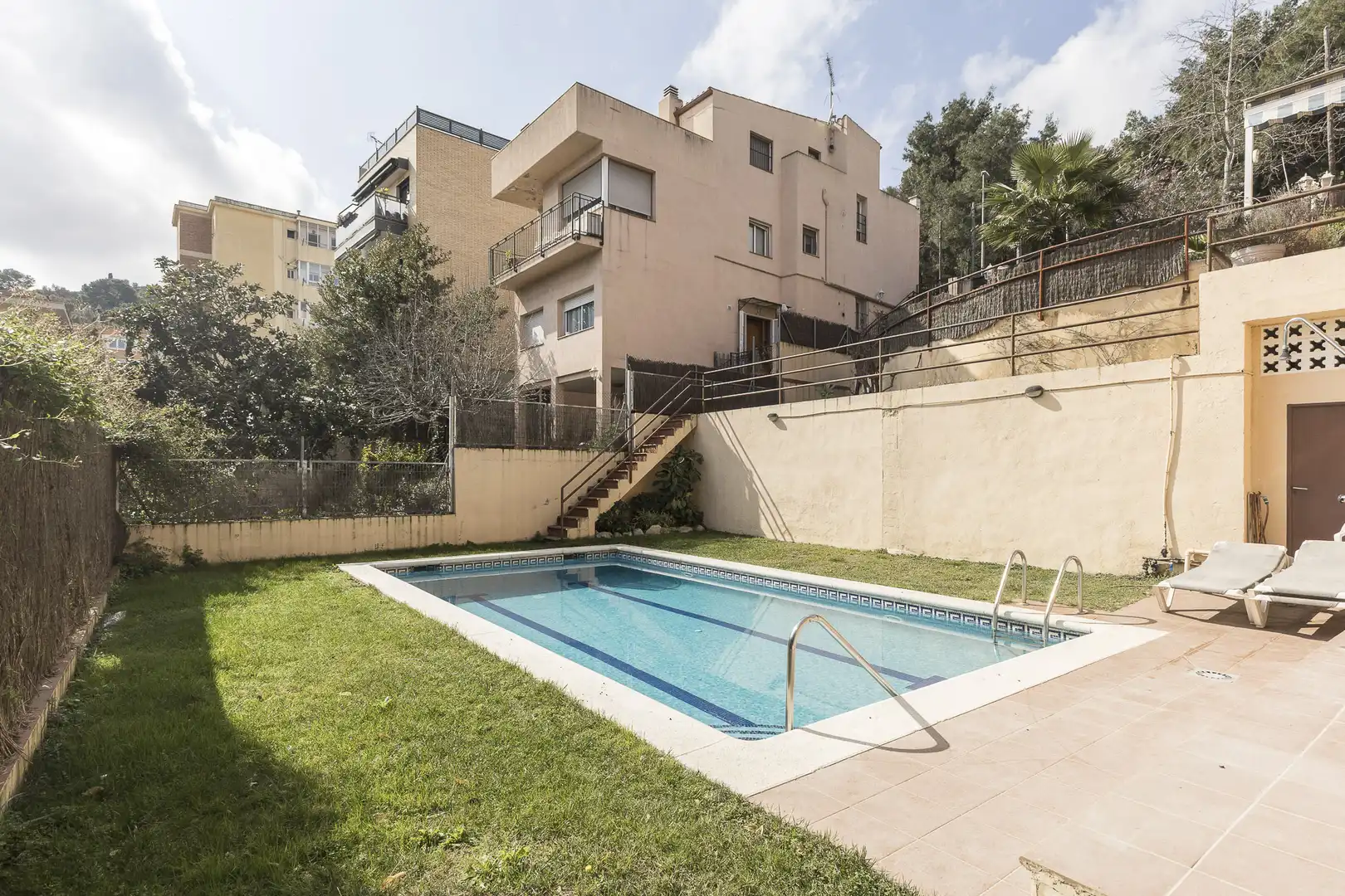 Piscina de Piso en venta en Barcelona con Calefacción, Jardín privado y Terraza
