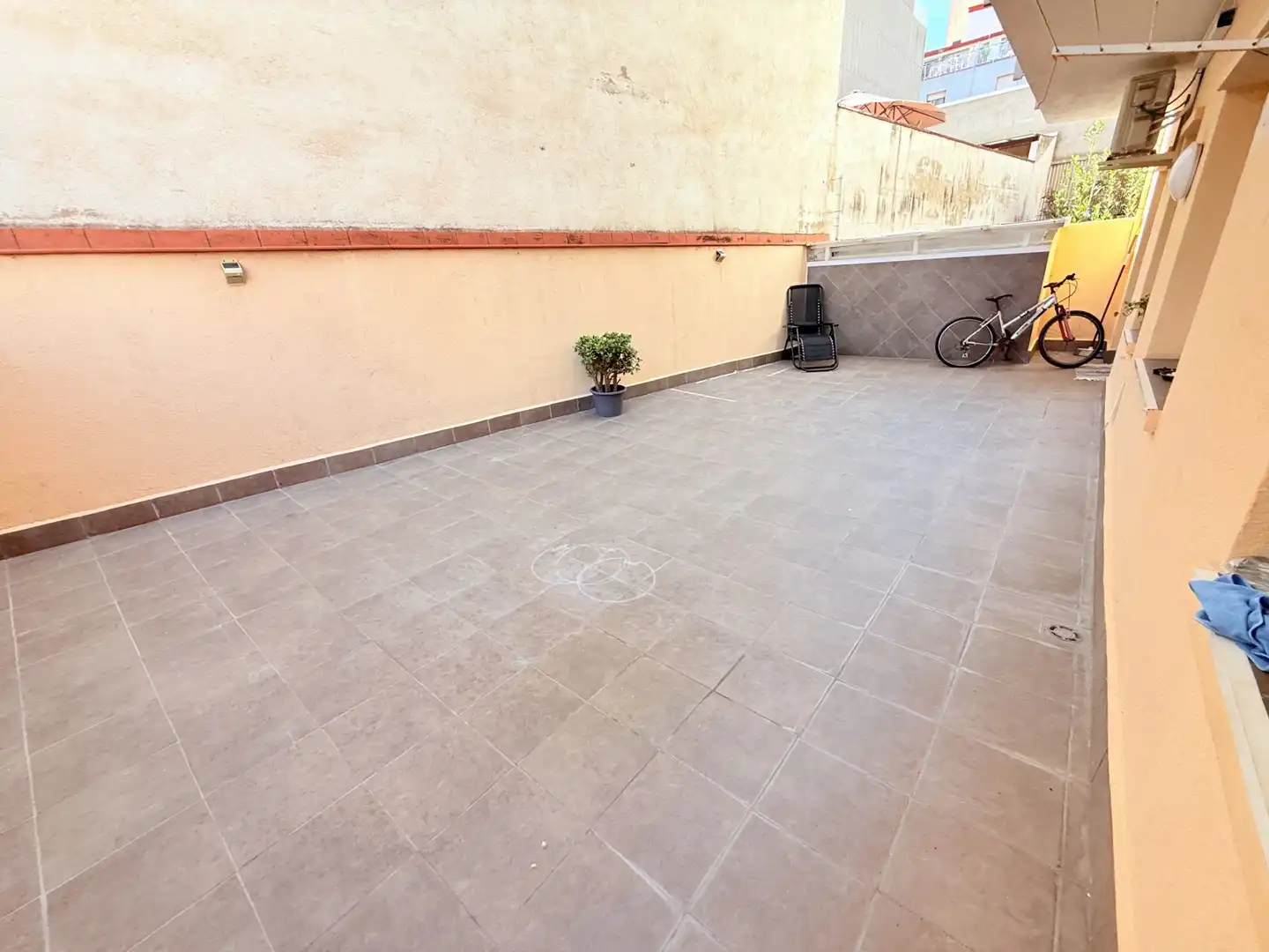 Terraza de Planta baja en venta en Badalona con Aire acondicionado, Calefacción y Jardín privado