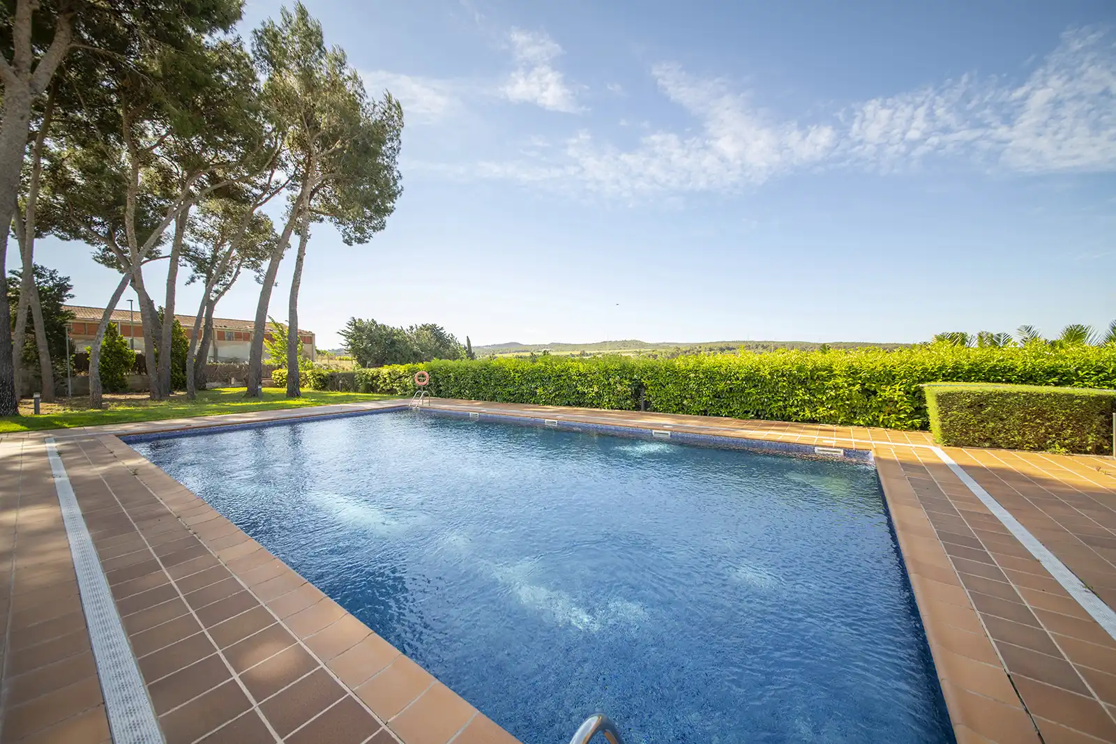 Piscina de Pis en venda en Olèrdola amb Calefacció, Jardí privat i Parquet