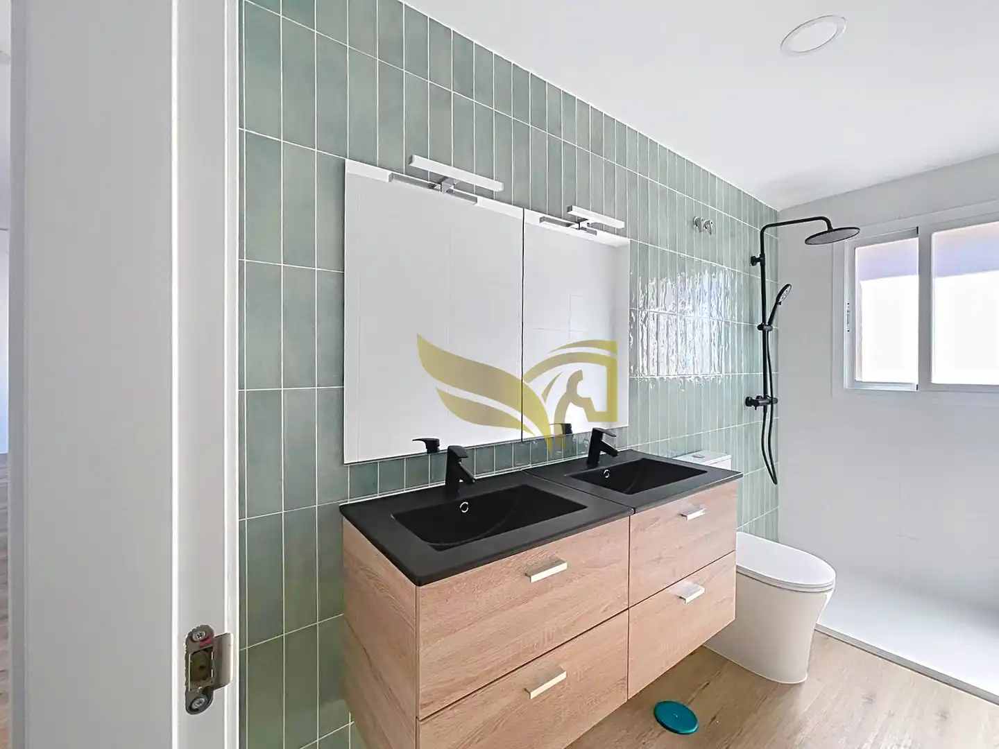 Bathroom of Attic for sale in Sevilla  with Air Conditioner, Heating and Terrace
