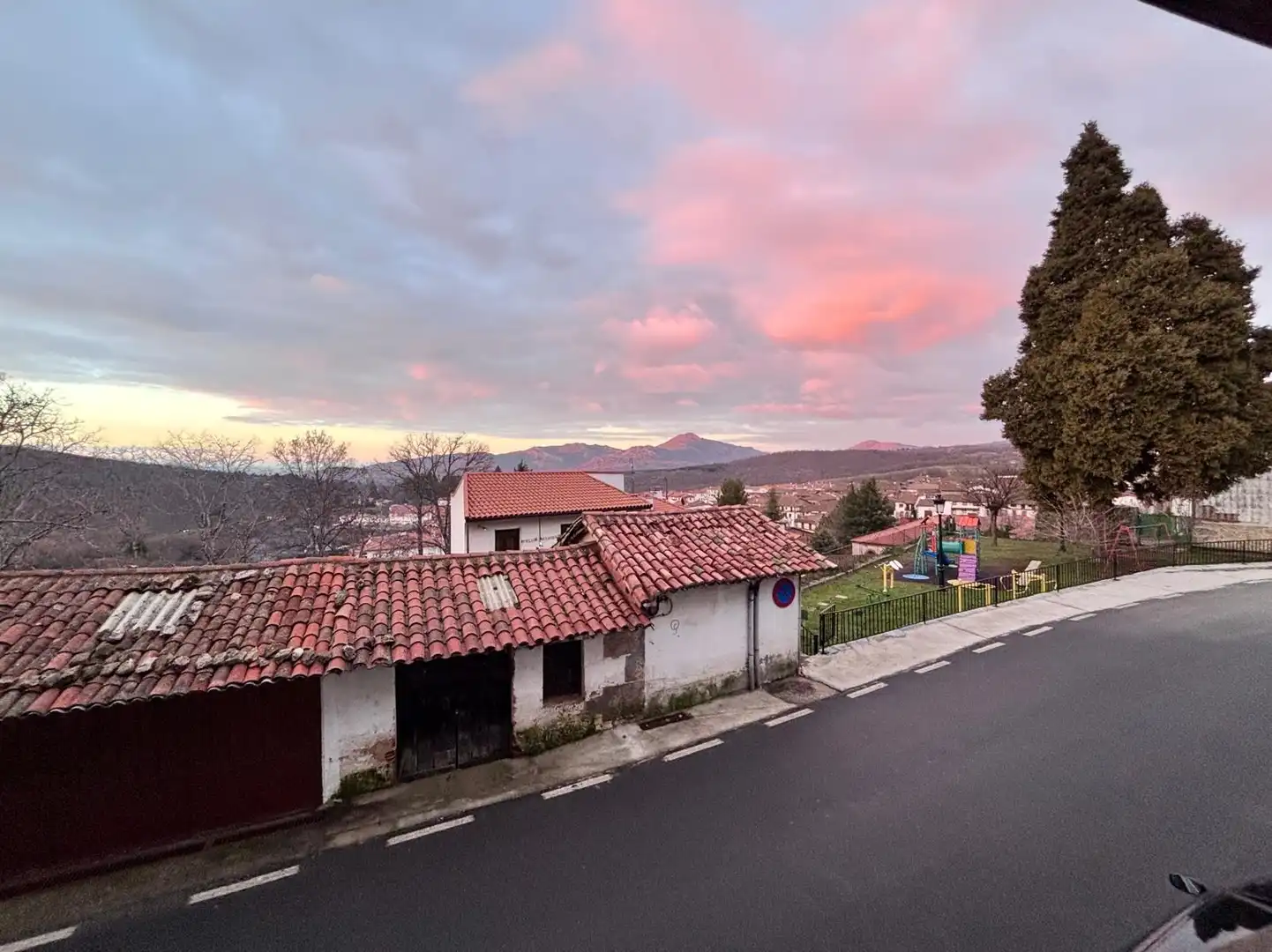 Vista exterior de Casa o chalet en venta en Candelario con Amueblado, Balcón y Alarma