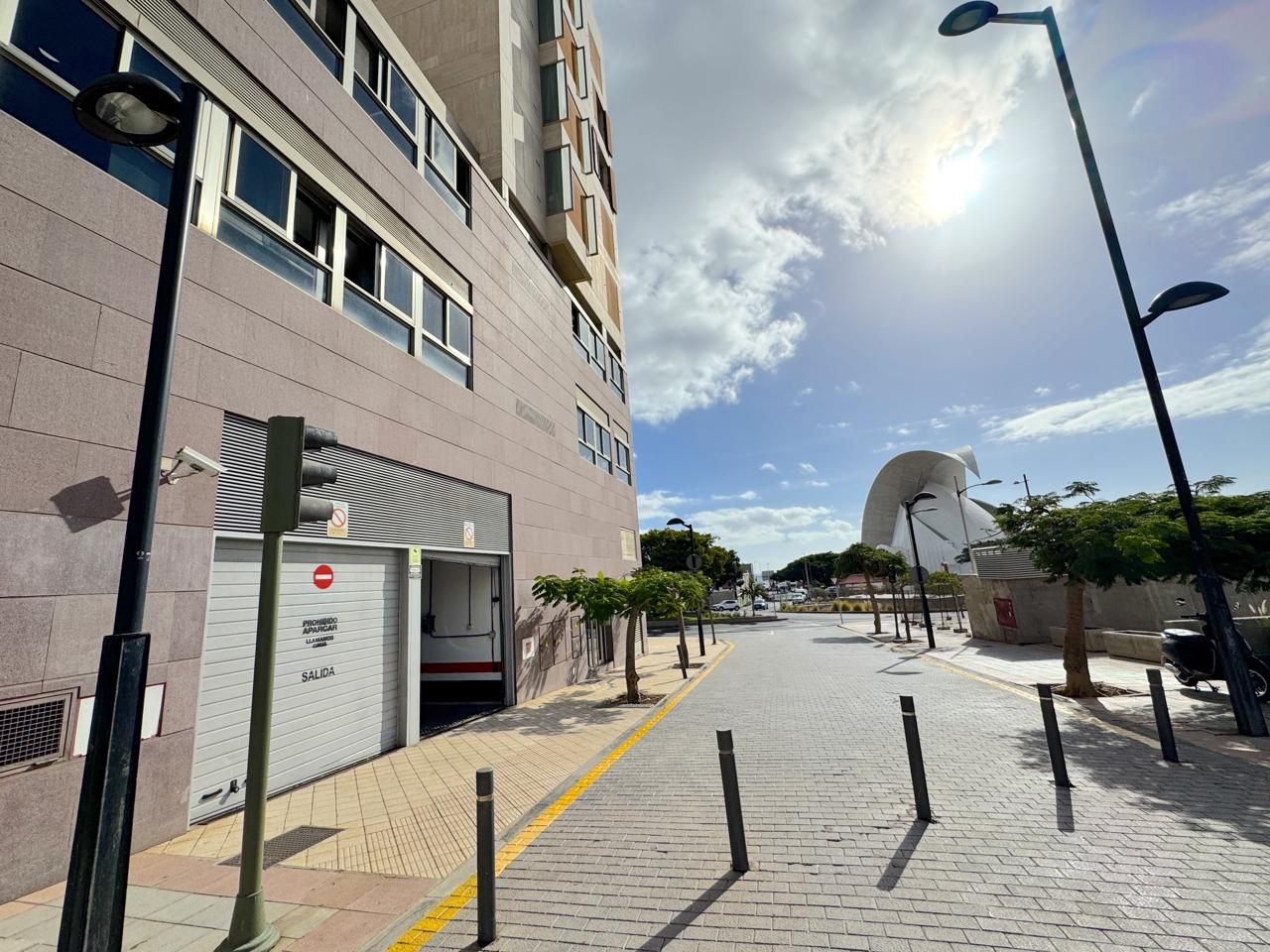 Exterior view of Flat for sale in  Santa Cruz de Tenerife Capital  with Air Conditioner and Terrace