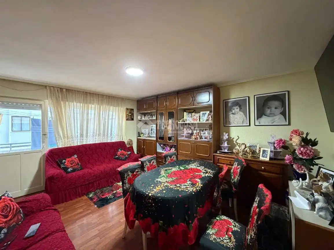 Sala de estar de Piso en venta en Castro-Urdiales con Amueblado y Balcón