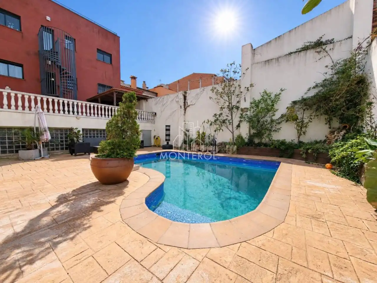 Exterior view of Flat for sale in Sant Cugat del Vallès  with Air Conditioner, Heating and Private garden