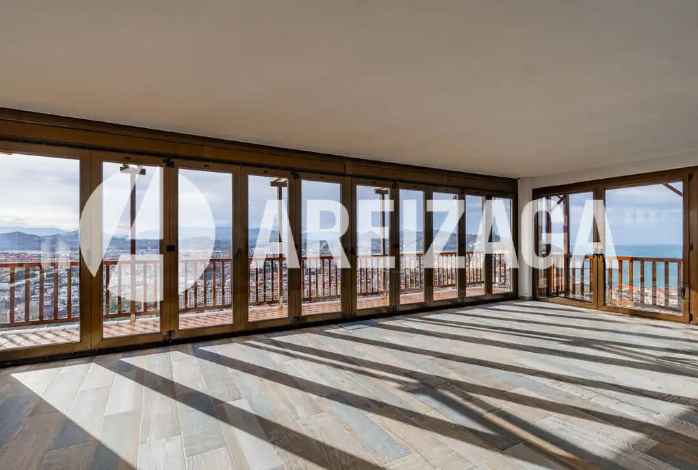 Piso en venta en Donostia - San Sebastián  con Calefacción, Terraza y Trastero