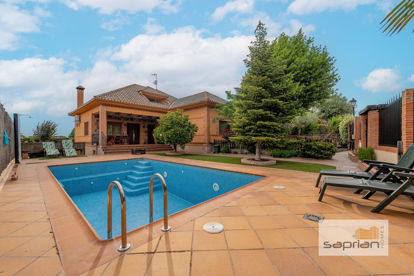 Swimming pool of House or chalet for sale in Quijorna  with Air Conditioner, Heating and Private garden