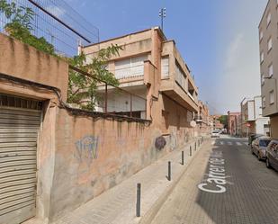 Vista exterior de Edifici en venda en Terrassa