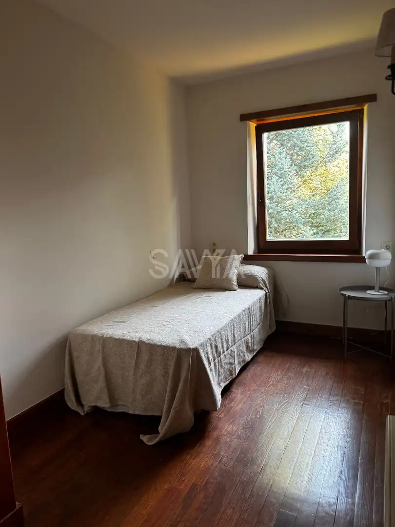Dormitori de Casa adosada de lloguer en Bolvir amb Calefacció, Parquet i Terrassa