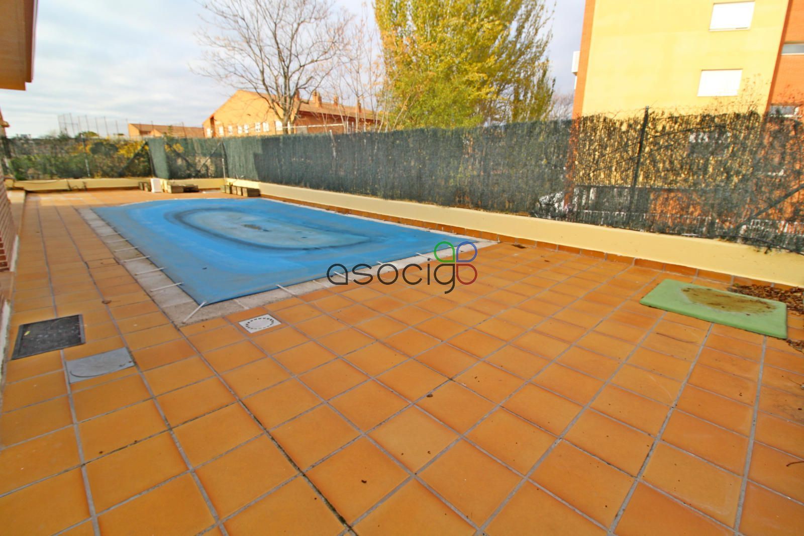 Piscina de Casa o xalet en venda en Guadalajara Capital amb Calefacció, Traster i Piscina