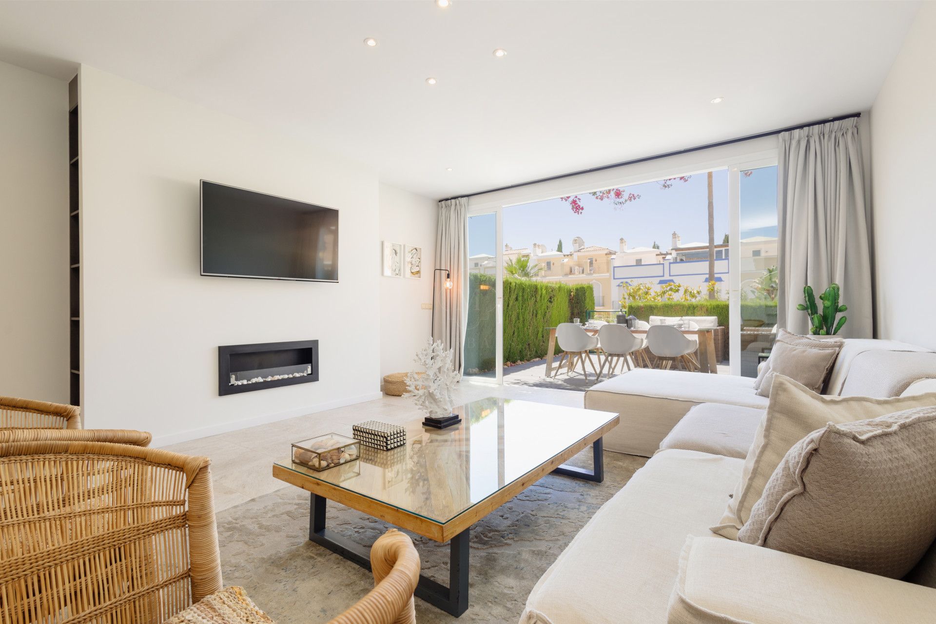 Living room of Single-family semi-detached to rent in Marbella  with Air Conditioner, Terrace and Storage room