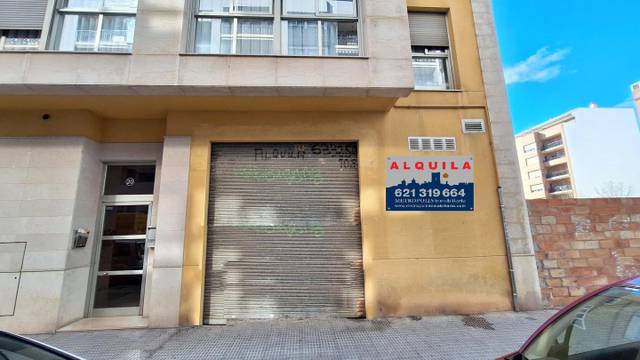 Local comercial en Alquiler en Carrer Federico García Lorca en Piscinas