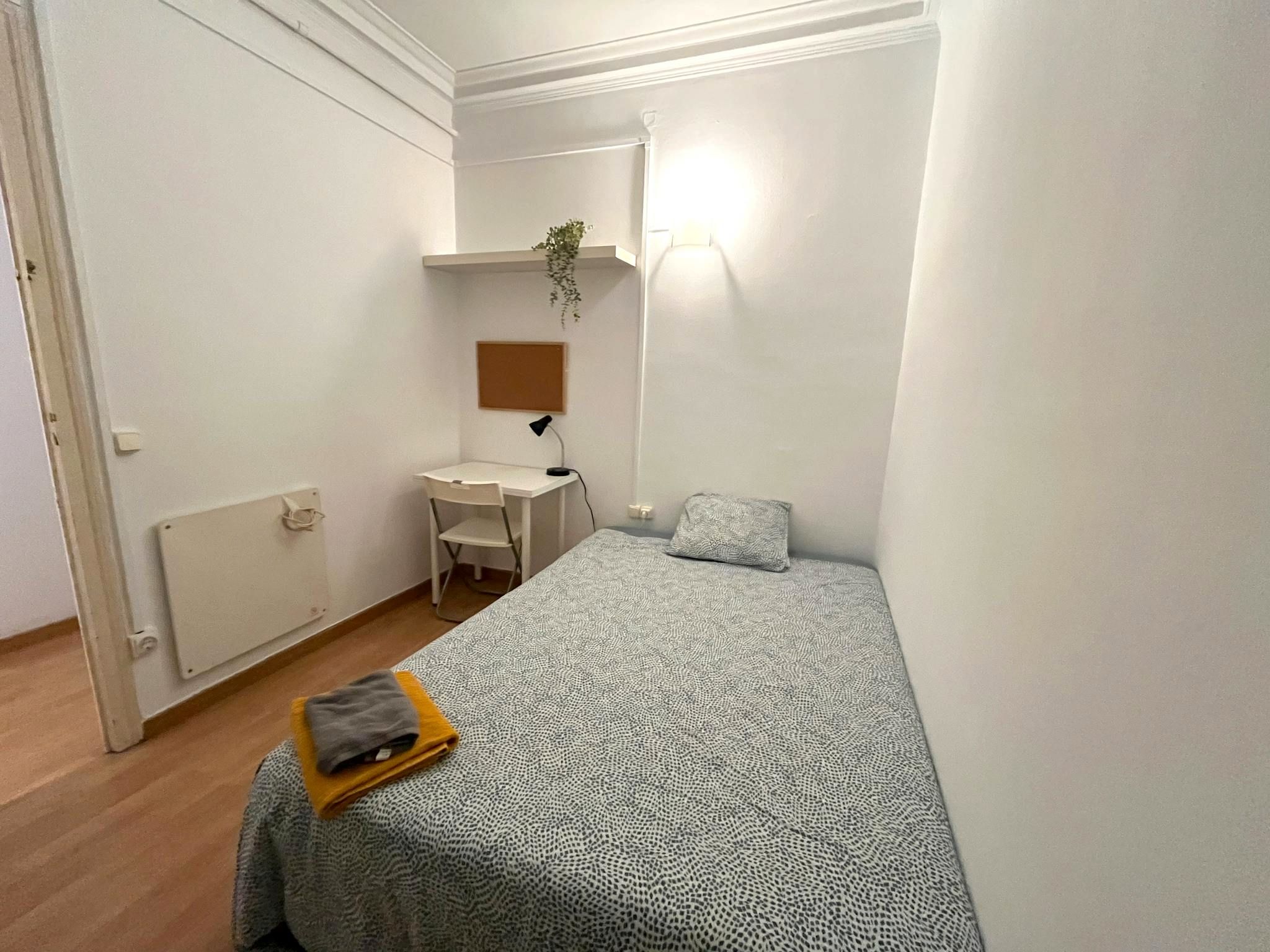 Habitación de Piso para compartir en  Barcelona Capital con Calefacción, Amueblado y Lavadora