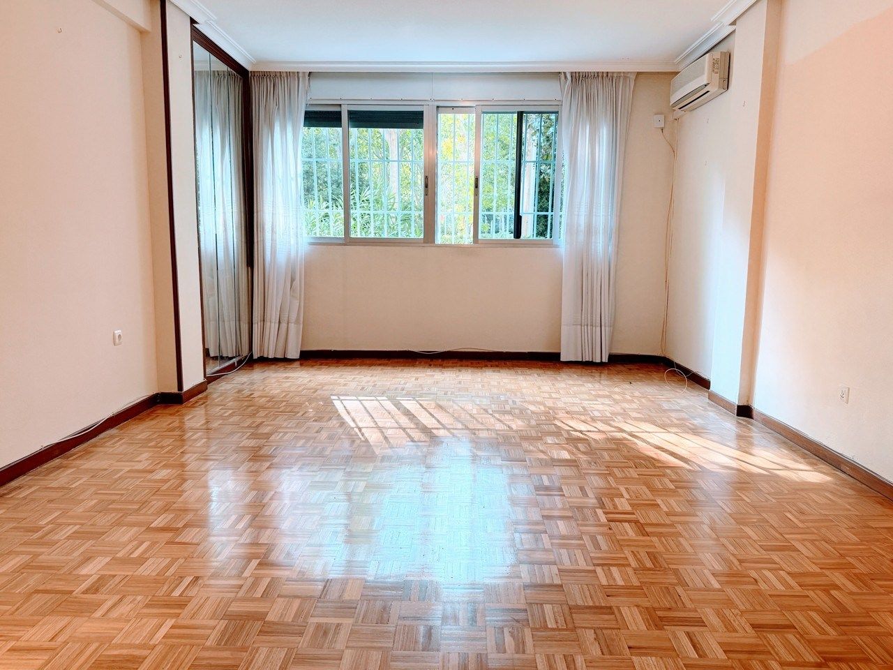 Habitación de Piso de alquiler en  Madrid Capital con Aire acondicionado, Calefacción y Parquet