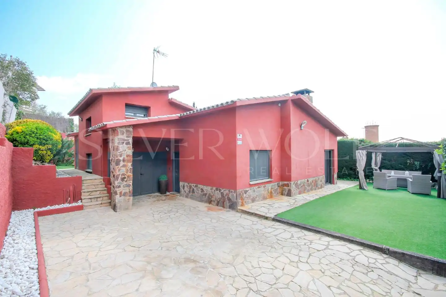 Vista exterior de Casa o xalet en venda en Castellar del Vallès amb Aire condicionat, Calefacció i Jardí privat