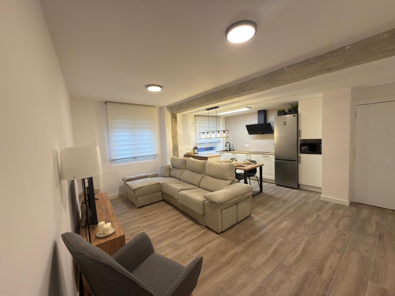 Sala d'estar de Pis en venda en Oviedo  amb Moblat