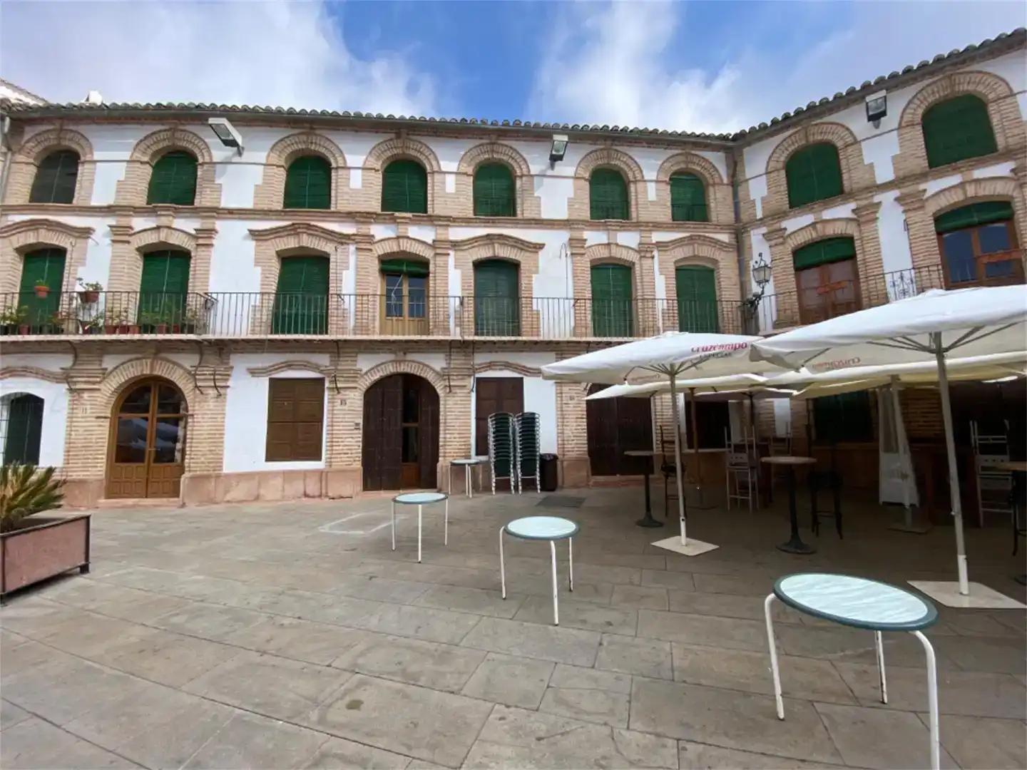 Vista exterior de Casa adosada en venda en Archidona amb Balcó