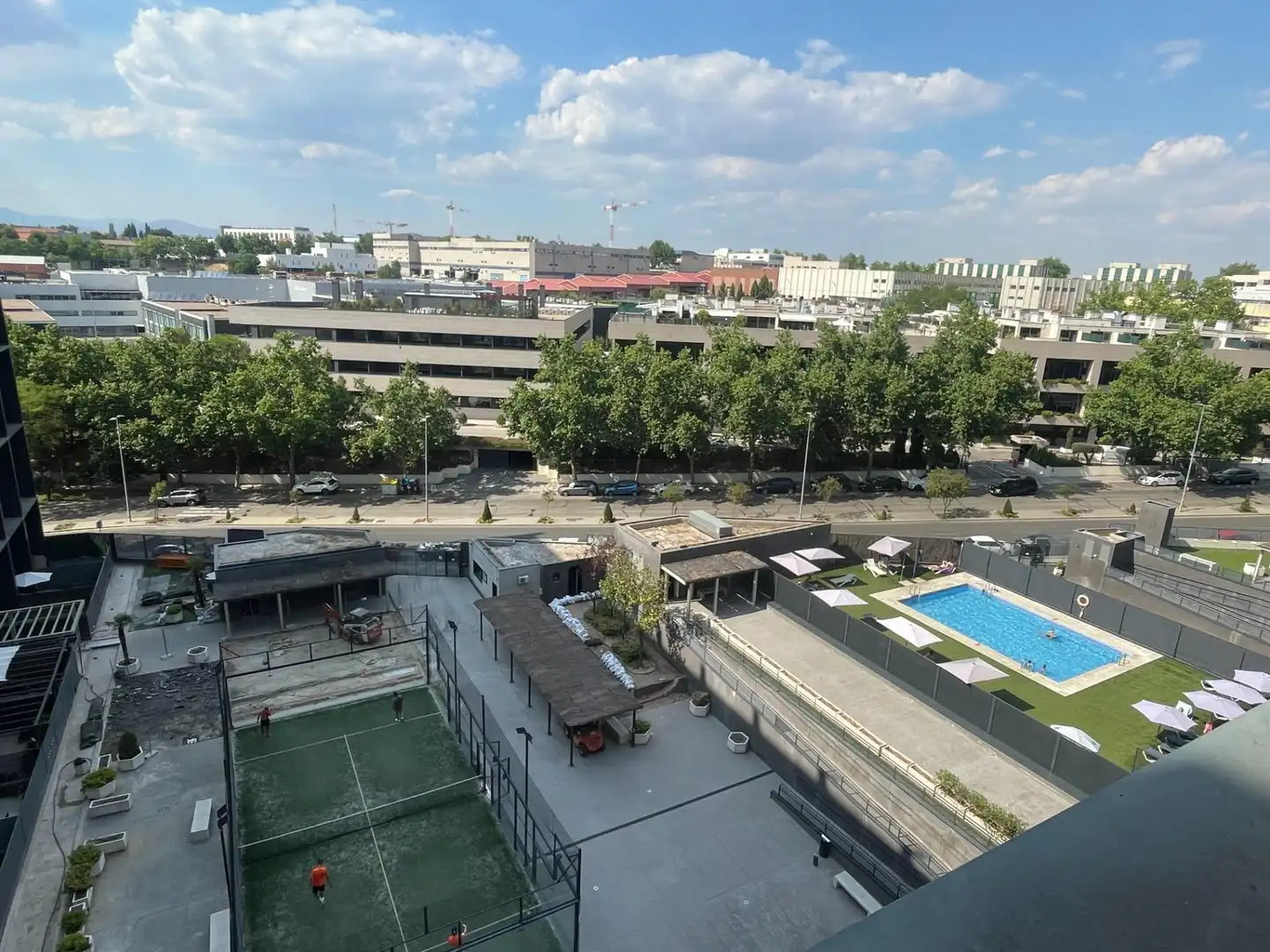 Vista exterior de Dúplex en venta en San Sebastián de los Reyes con Aire acondicionado, Calefacción y Piscina comunitaria