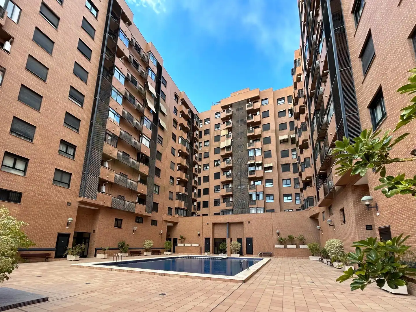 Vista exterior de Pis en venda en Alicante / Alacant amb Calefacció, Terrassa i Piscina comunitària