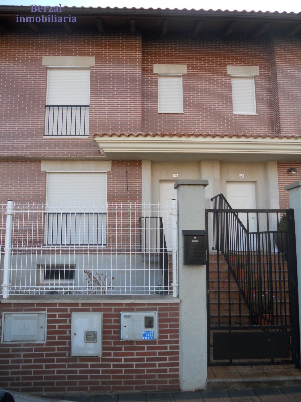 Vista exterior de Casa adosada en venda en Navarrete amb Calefacció, Jardí privat i Terrassa