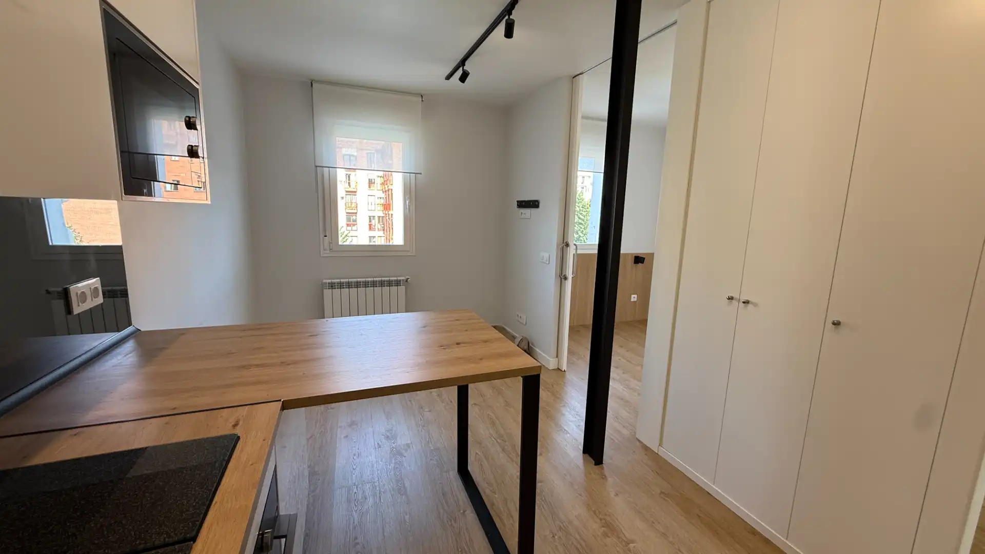 Dormitori de Apartament de lloguer en Madrid amb Aire condicionat, Calefacció i Forn