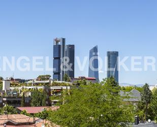 Vista exterior de Apartament de lloguer en  Madrid Capital amb Aire condicionat i Piscina