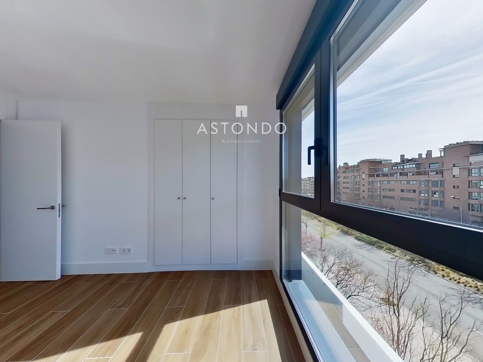 Habitación de Piso en venta en  Madrid Capital con Calefacción, Terraza y Trastero