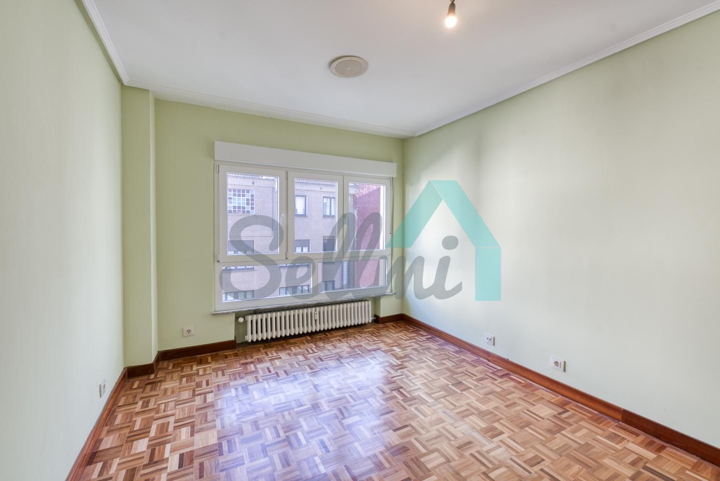 Bedroom of Flat for sale in Oviedo   with Heating and Parquet flooring