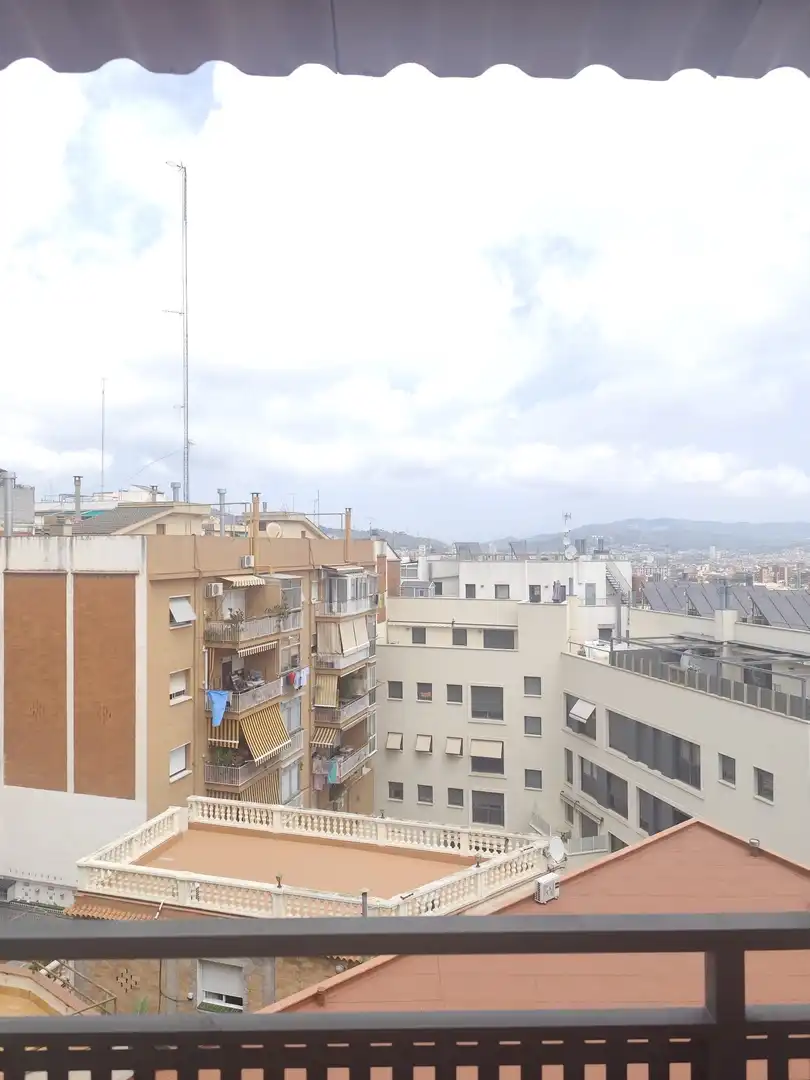 Vista exterior de Pis en venda en Barcelona amb Terrassa i Moblat
