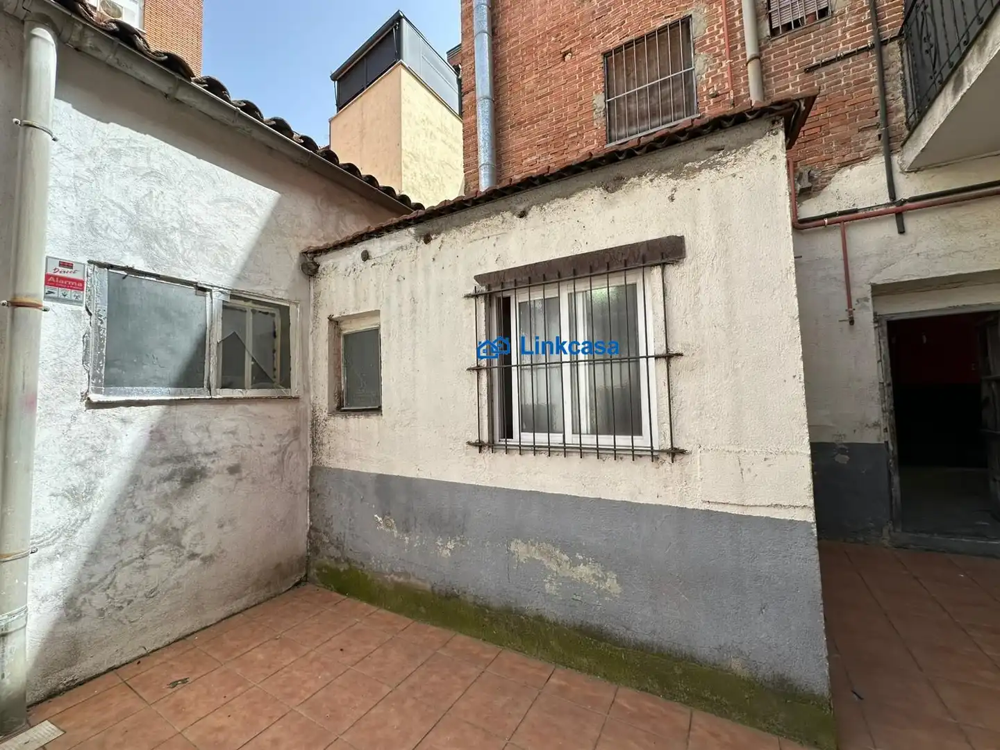 Vista exterior de Local en venda en Madrid