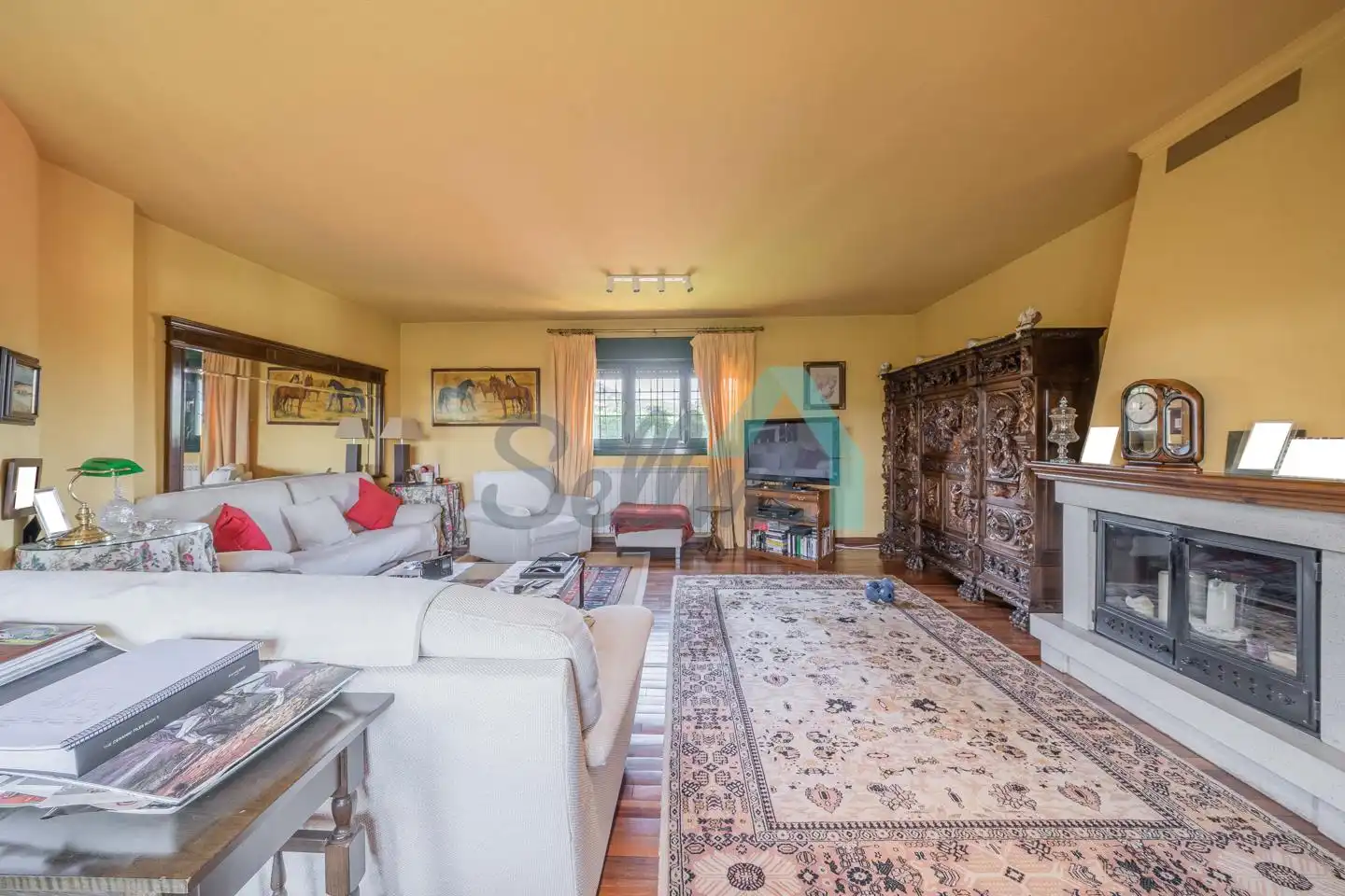 Sala d'estar de Casa o xalet en venda en Oviedo  amb Calefacció, Jardí privat i Parquet