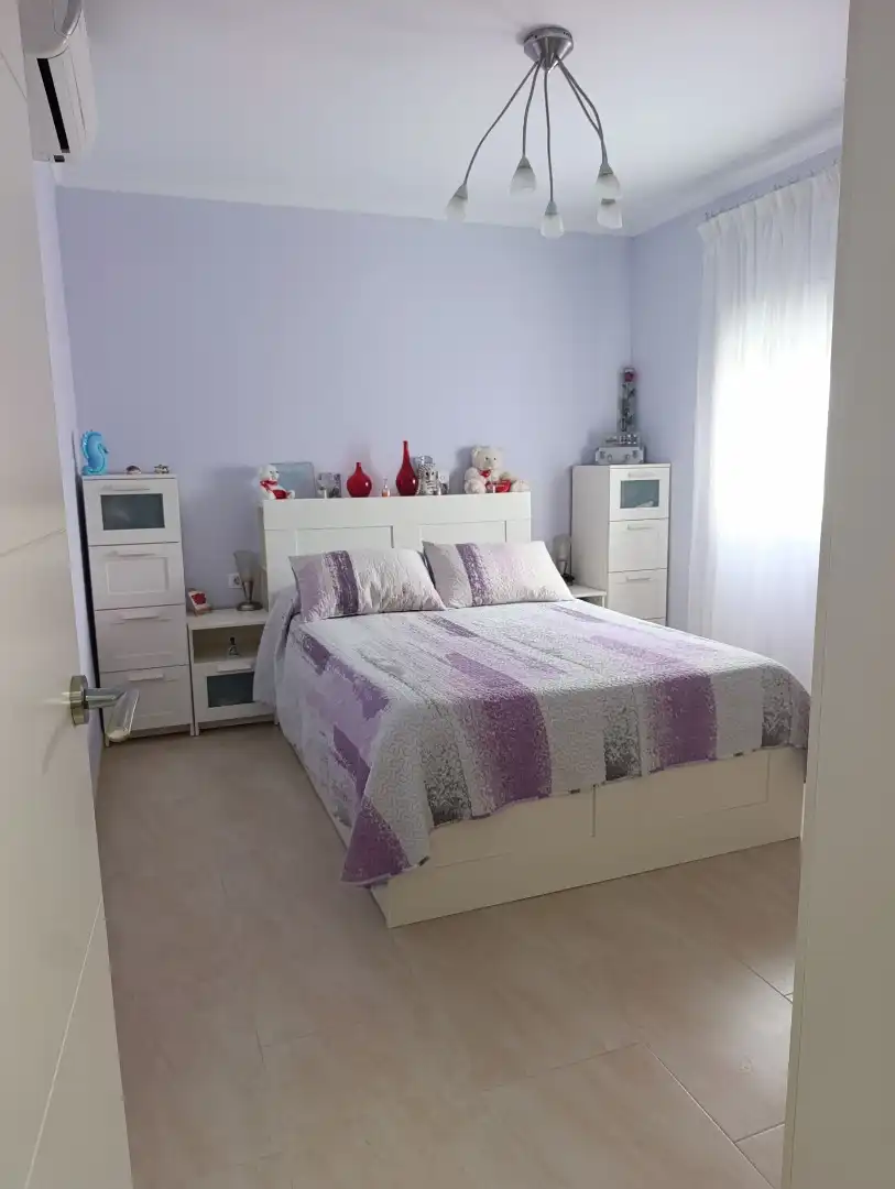Schlafzimmer von Einfamilien-Reihenhaus zum Verkauf in Utrera mit Klimaanlage