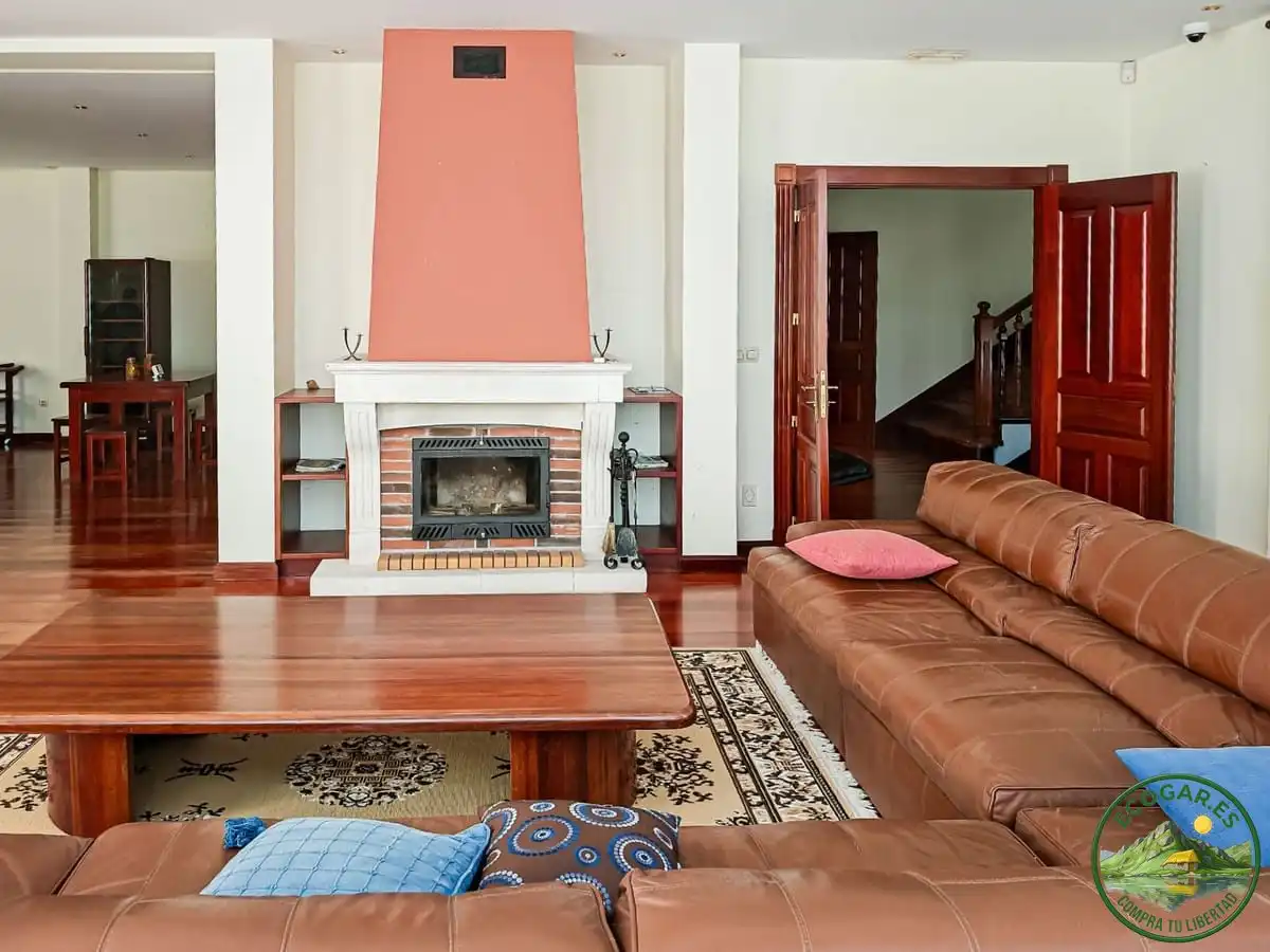 Sala de estar de Casa o chalet en venta en Nava con Calefacción, Jardín privado y Parquet