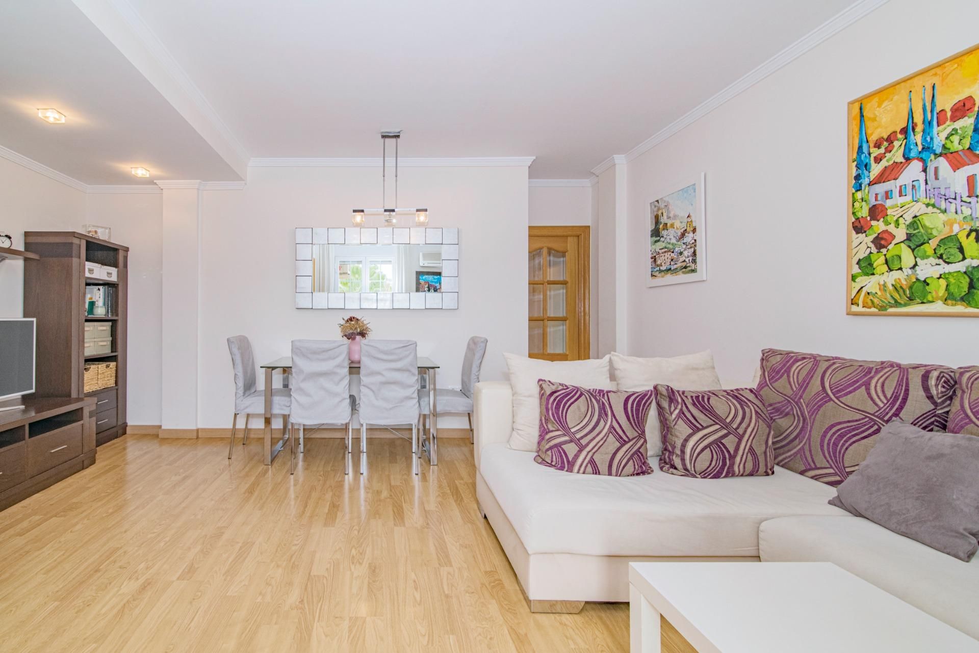 Sala de estar de Piso de alquiler con opción a compra en  Granada Capital con Aire acondicionado, Calefacción y Jardín privado