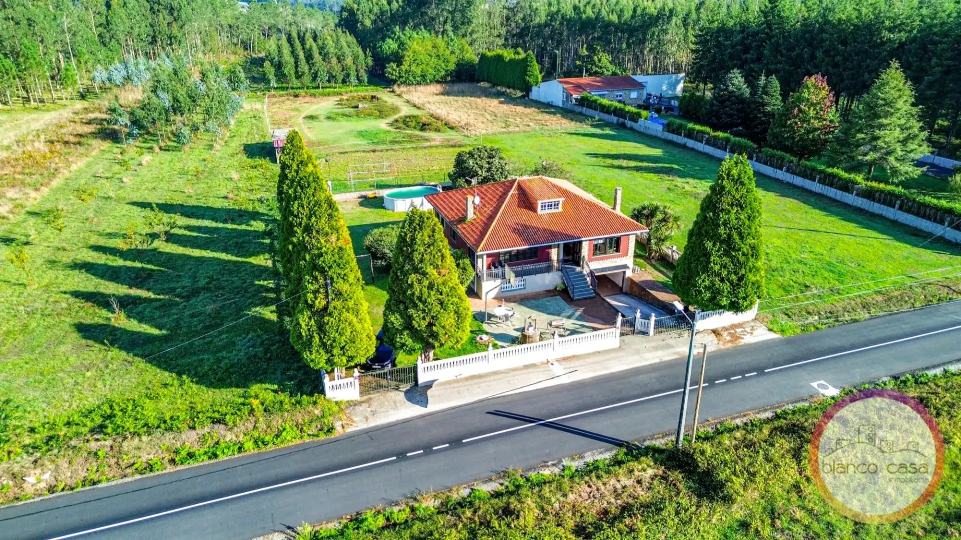 Vista exterior de Casa o chalet en venta en Carballo con Calefacción