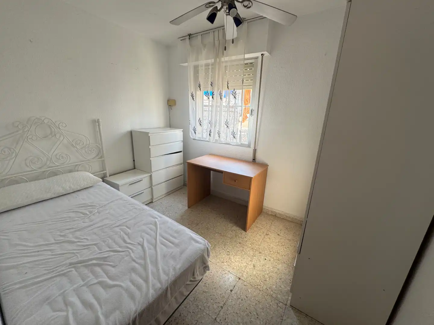Habitación de Piso de alquiler en Jaén con Aire acondicionado, Terraza y Amueblado