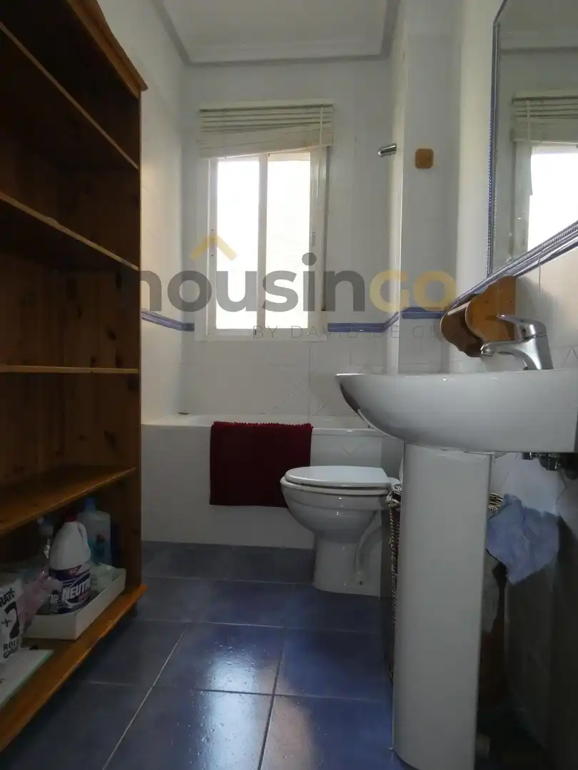 Bathroom of Apartments for rent in Madrid  with Air Conditioner, Heating and Furnished