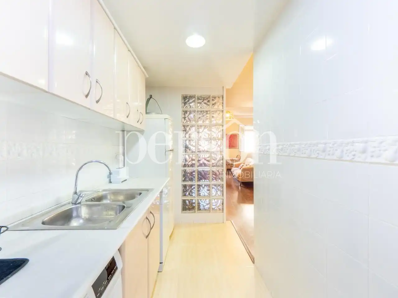 Kitchen of Flat for rent in Ciutat Vella 