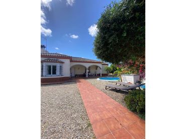 Chalet con piscina en venta en Los Gallos