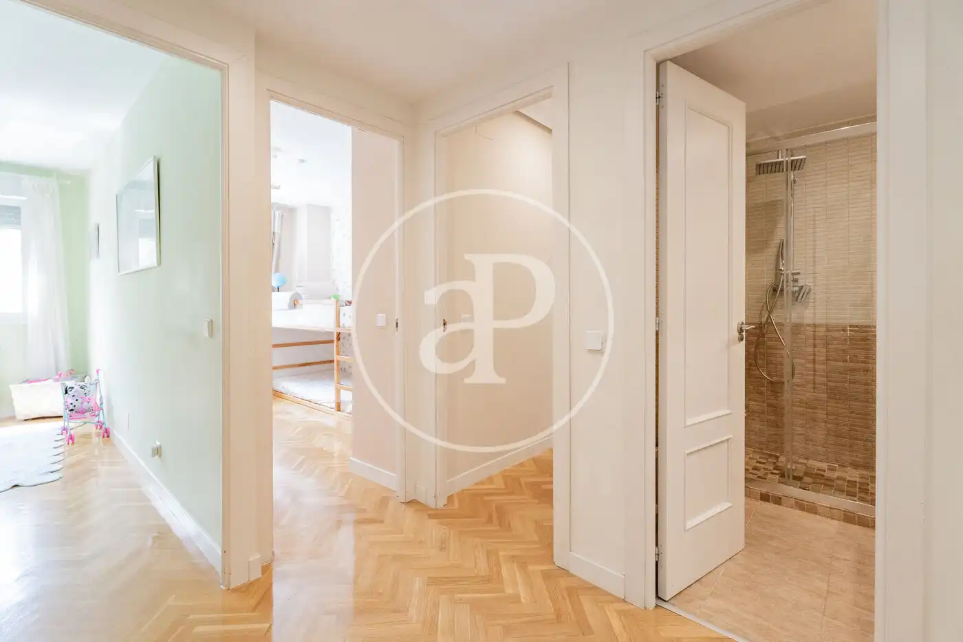 Wohnung zum Verkauf in Pozuelo de Alarcón mit Klimaanlage, Heizung und Privatgarten